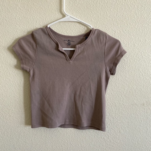 Brandy Melville Ashlyn purple taupe v notch top - Picture 5 of 5